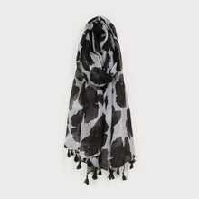 Load image into Gallery viewer, Black/White print Scarf / 6196
