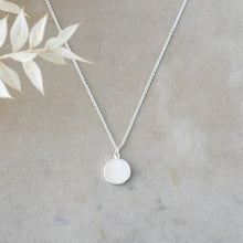 Load image into Gallery viewer, Alluring Necklace /Mother of Pearl

