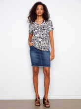 Load image into Gallery viewer, V-Neck T-shirt-Boroque
