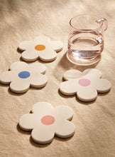 Load image into Gallery viewer, Daisy Coasters/set 4
